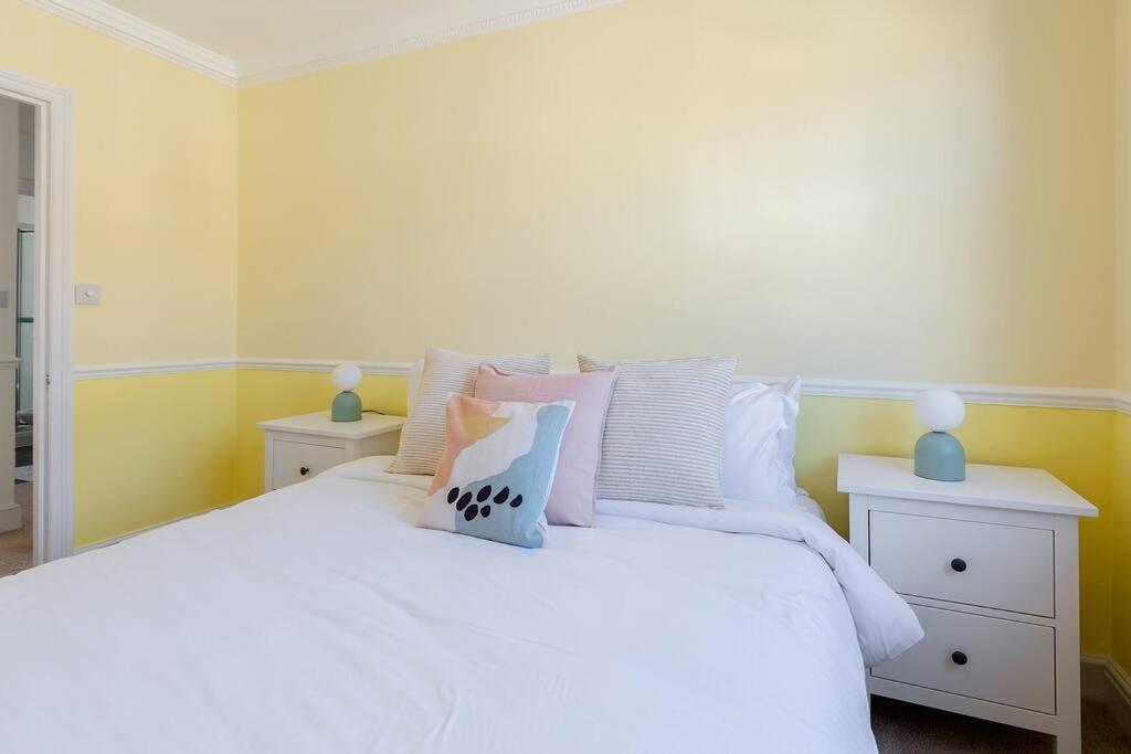 לונדון Spacious 3 Bedroom Flat With Terrace מראה חיצוני תמונה