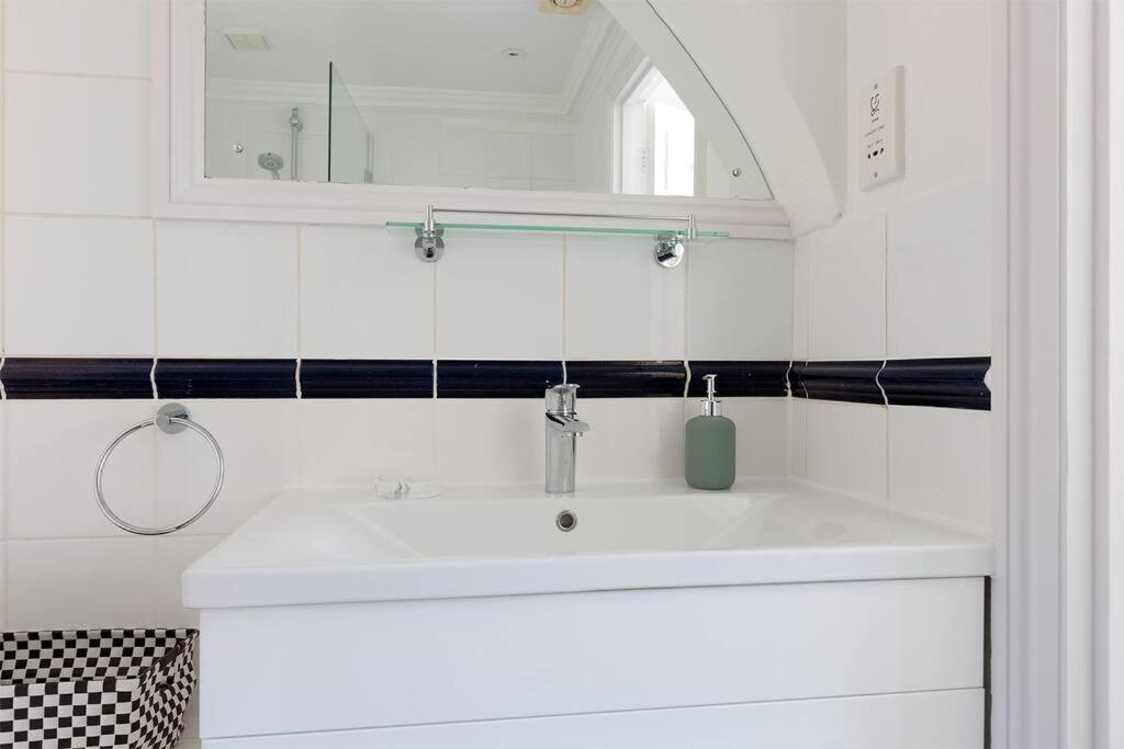 לונדון Spacious 3 Bedroom Flat With Terrace מראה חיצוני תמונה